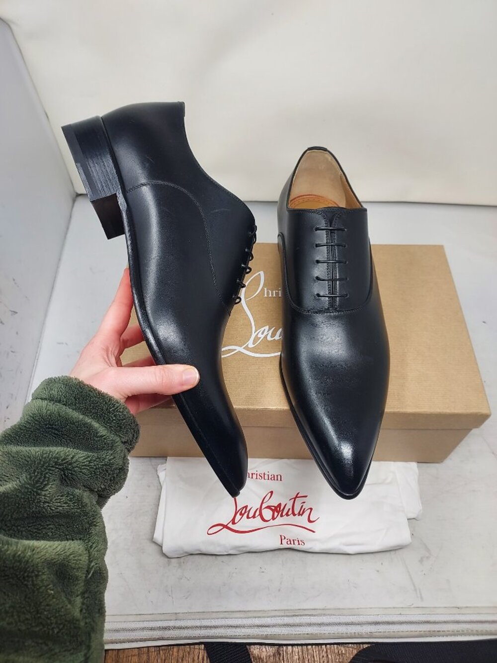CHRISTIAN LOUBOUTIN MENS Pelvis Black Pointed Toe Lace Up Oxford Shoe